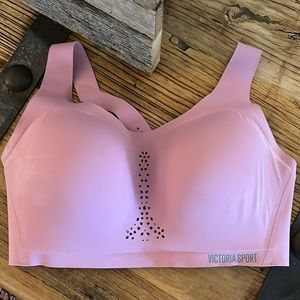 Victoria’s Secret sports bra 32DD
